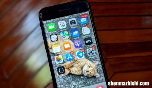 苹果iOS16 iPhone锁屏幕上设置不同的壁纸
