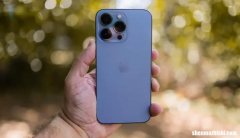将内存卡数据传到苹果手机上 如何在iPhone上查看SD卡