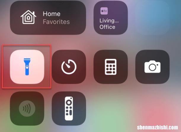 关闭或开启苹果手电筒方法 iPhone手电筒在哪里打开