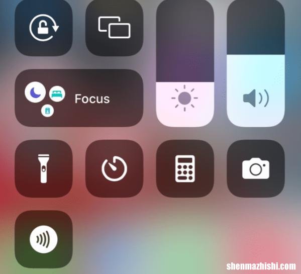 关闭或开启苹果手电筒方法 iPhone手电筒在哪里打开