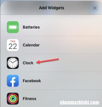 如何在iPhone锁定屏幕上更改时钟小部件中的城市