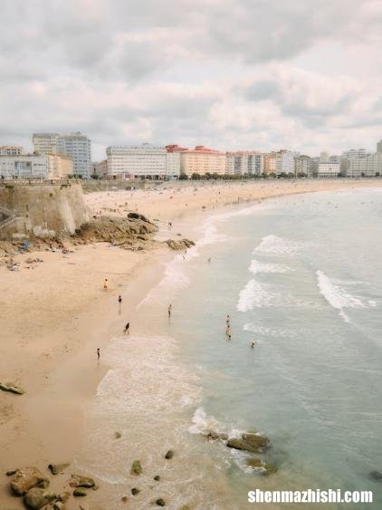 为什么云有很多种颜色？揭开天空的奥秘